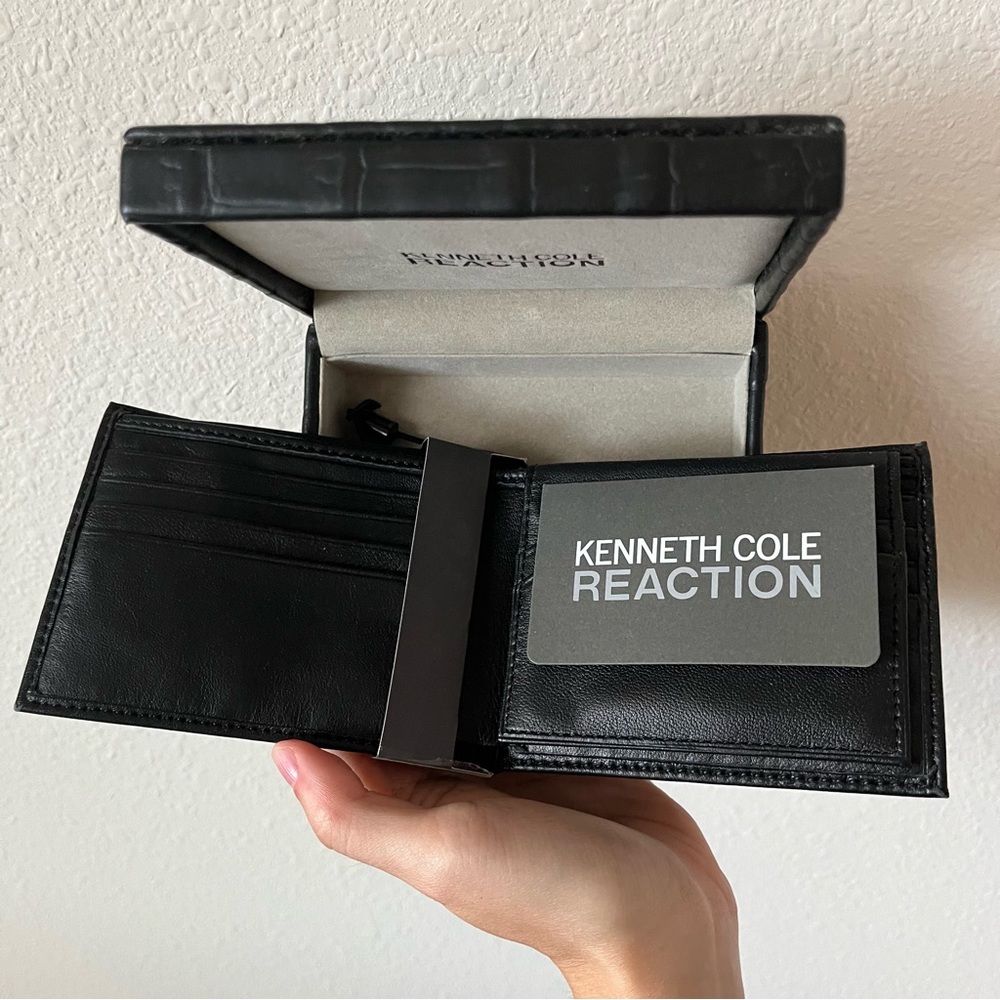 Kenneth Cole Reaction Black Key Holder and Wallet Set - Picture 6 of 9